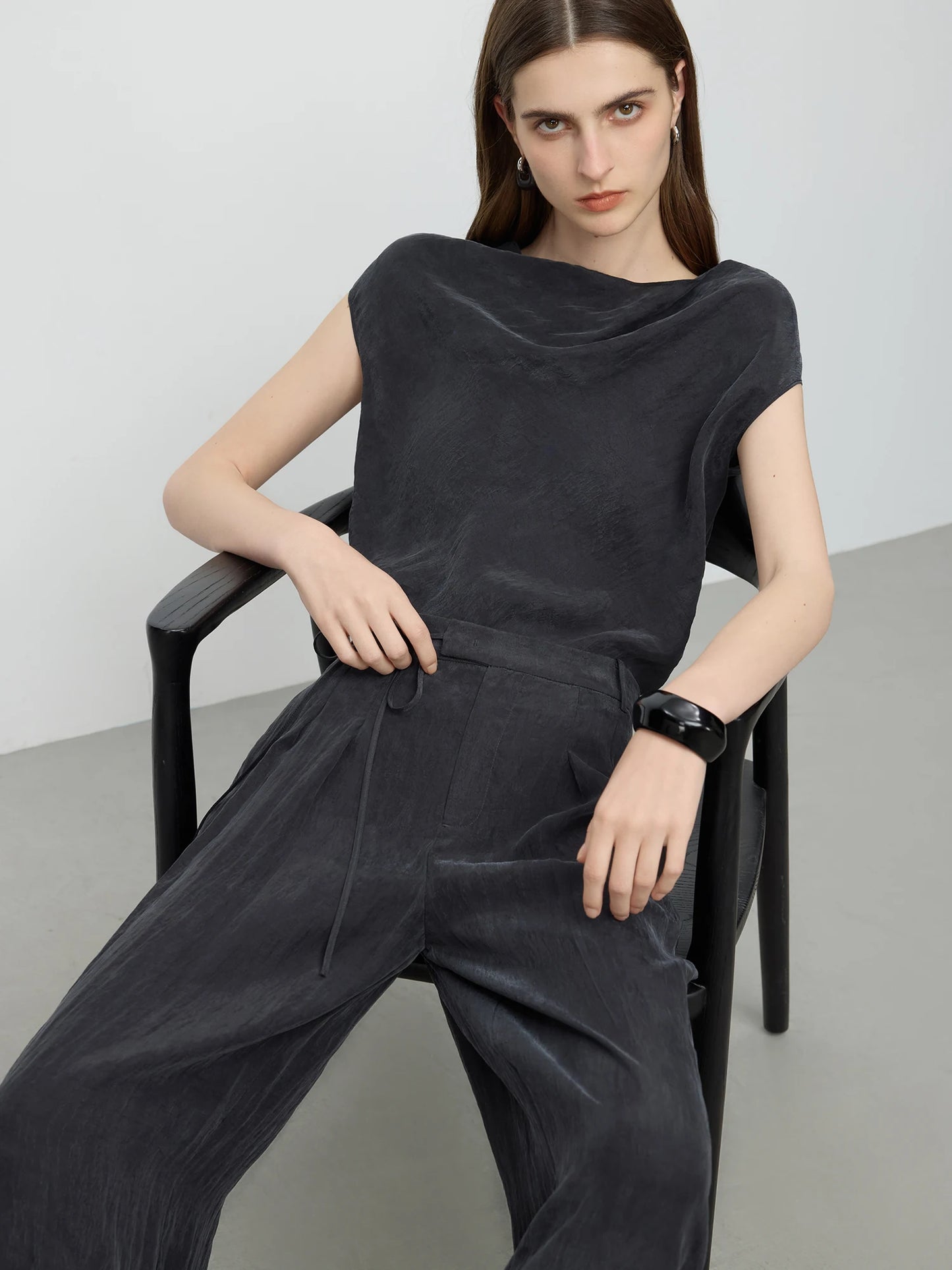 Luxury Draped Collar Sleeveless Set Shirt