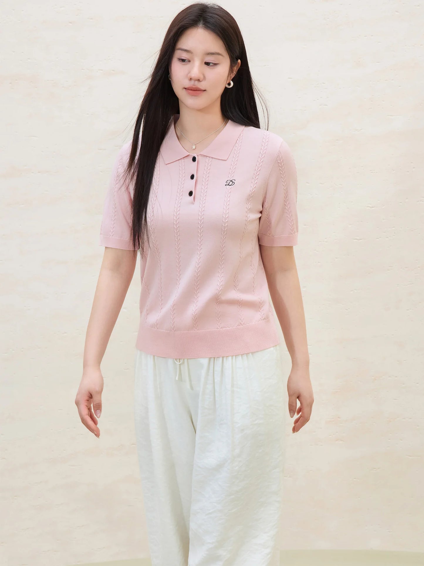 Sleeveless V-neck T-shirt