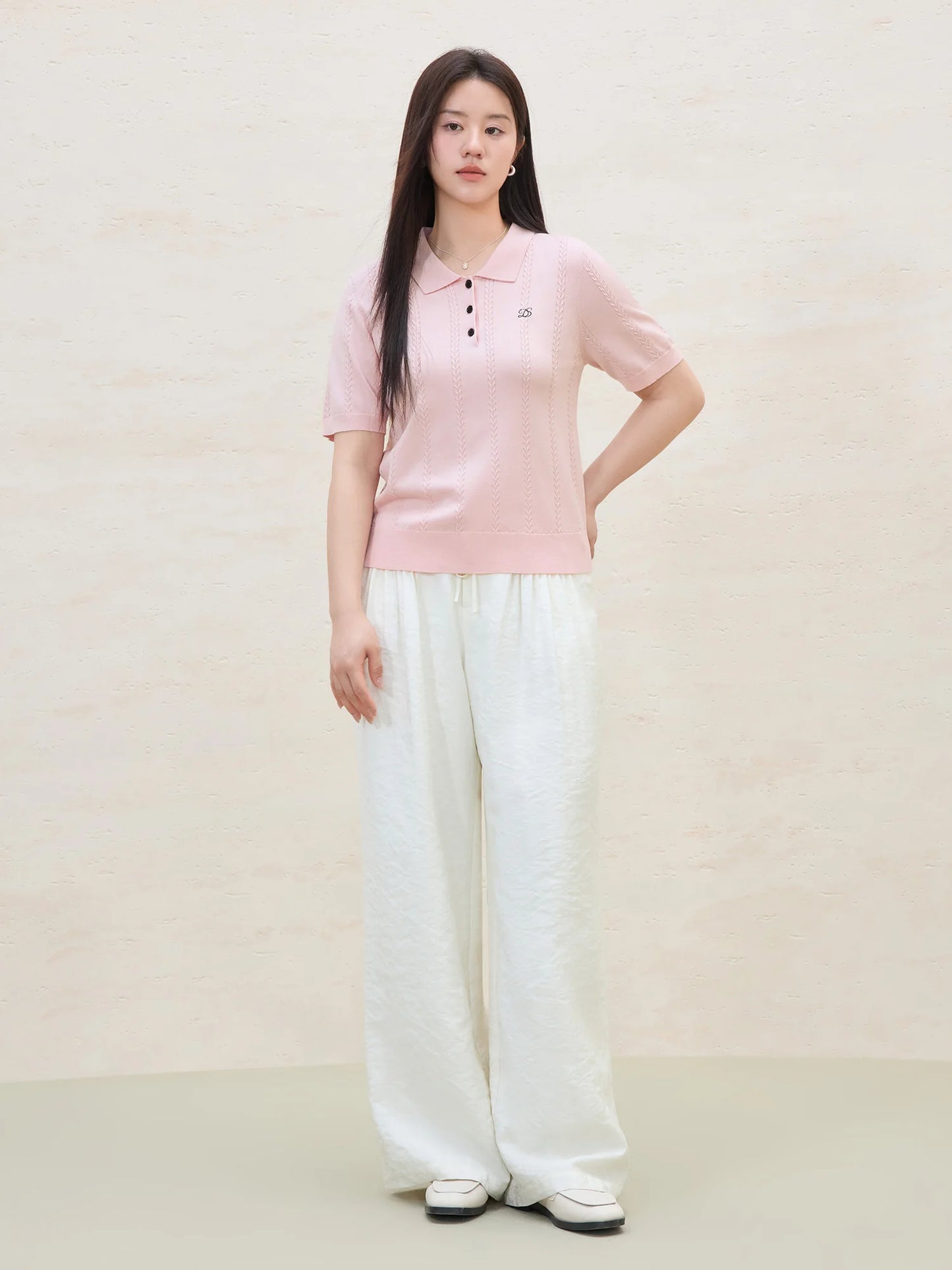 Sleeveless V-neck T-shirt